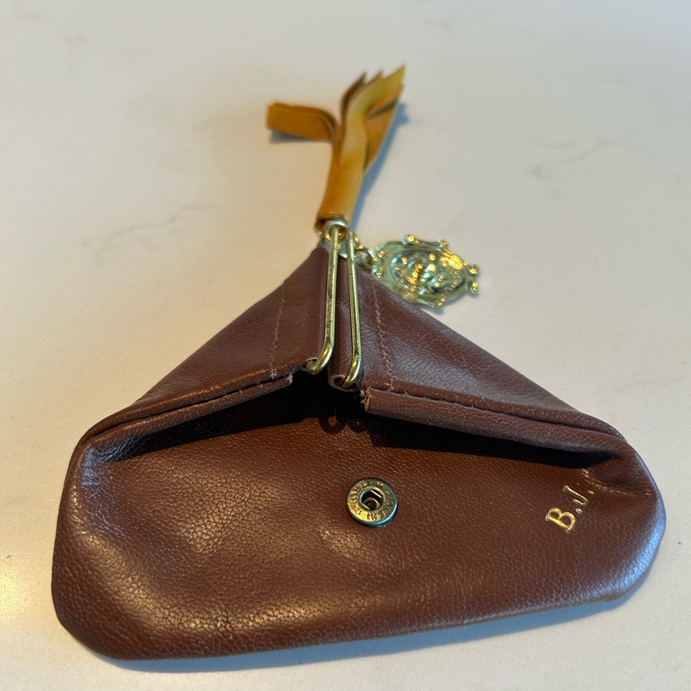 Vintage Italian Firenze Triangular brown leather coin pouch with yellow tassel. - Picture 5 of 5